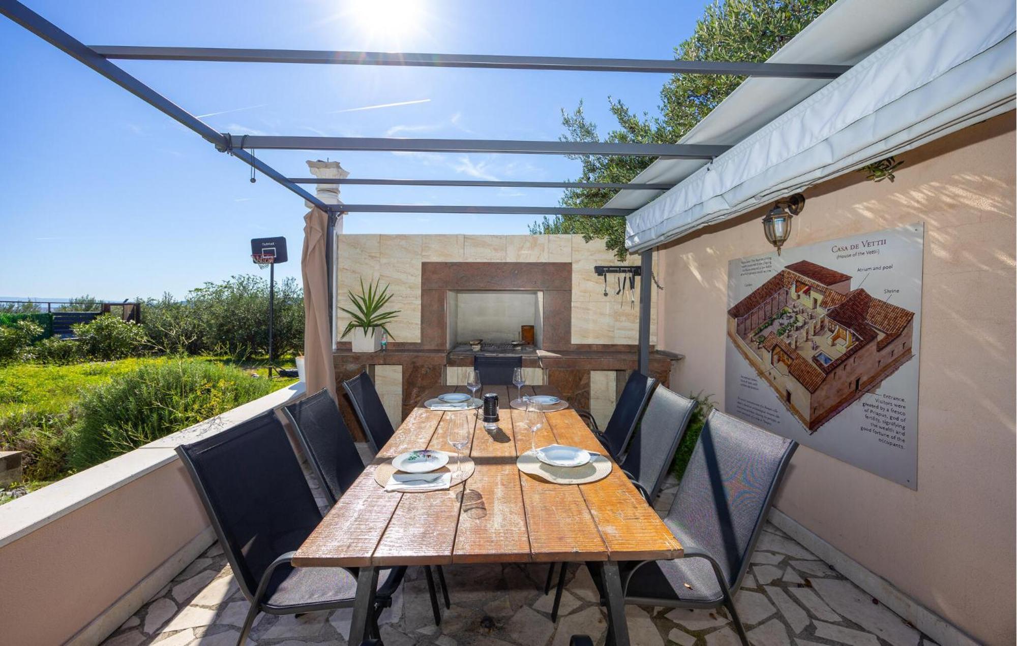 Nice Home In Kastel Sucurac With Wifi Kastela Exterior photo