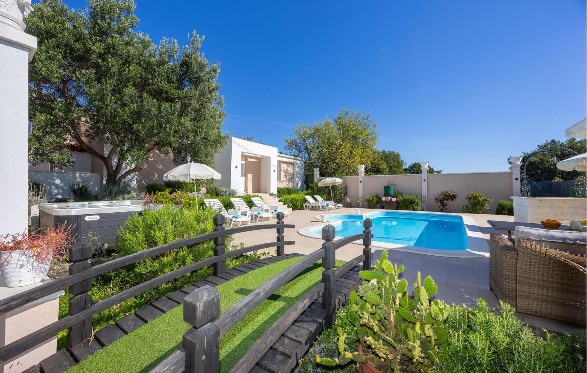 Nice Home In Kastel Sucurac With Wifi Kastela Exterior photo