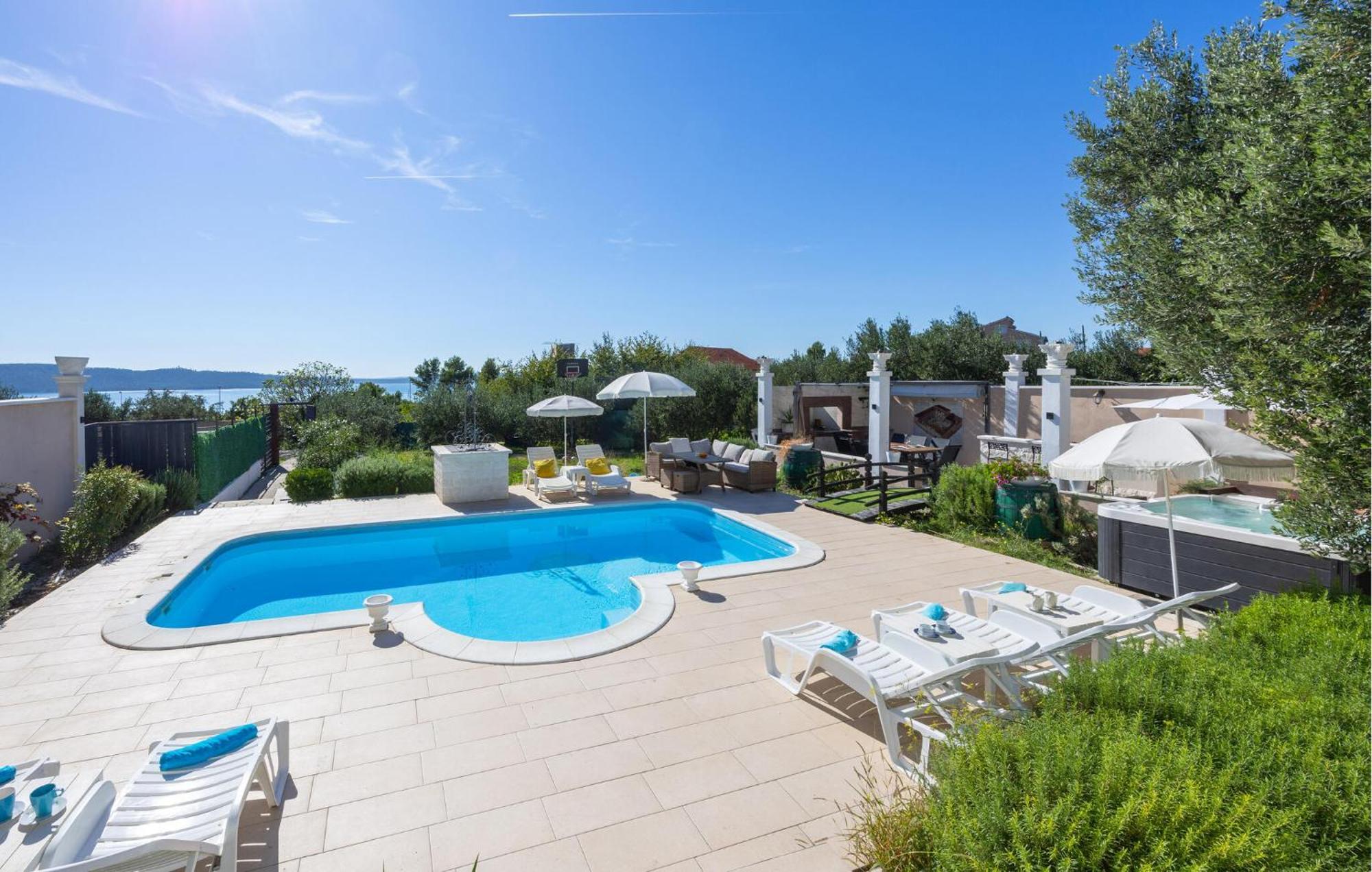 Nice Home In Kastel Sucurac With Wifi Kastela Exterior photo